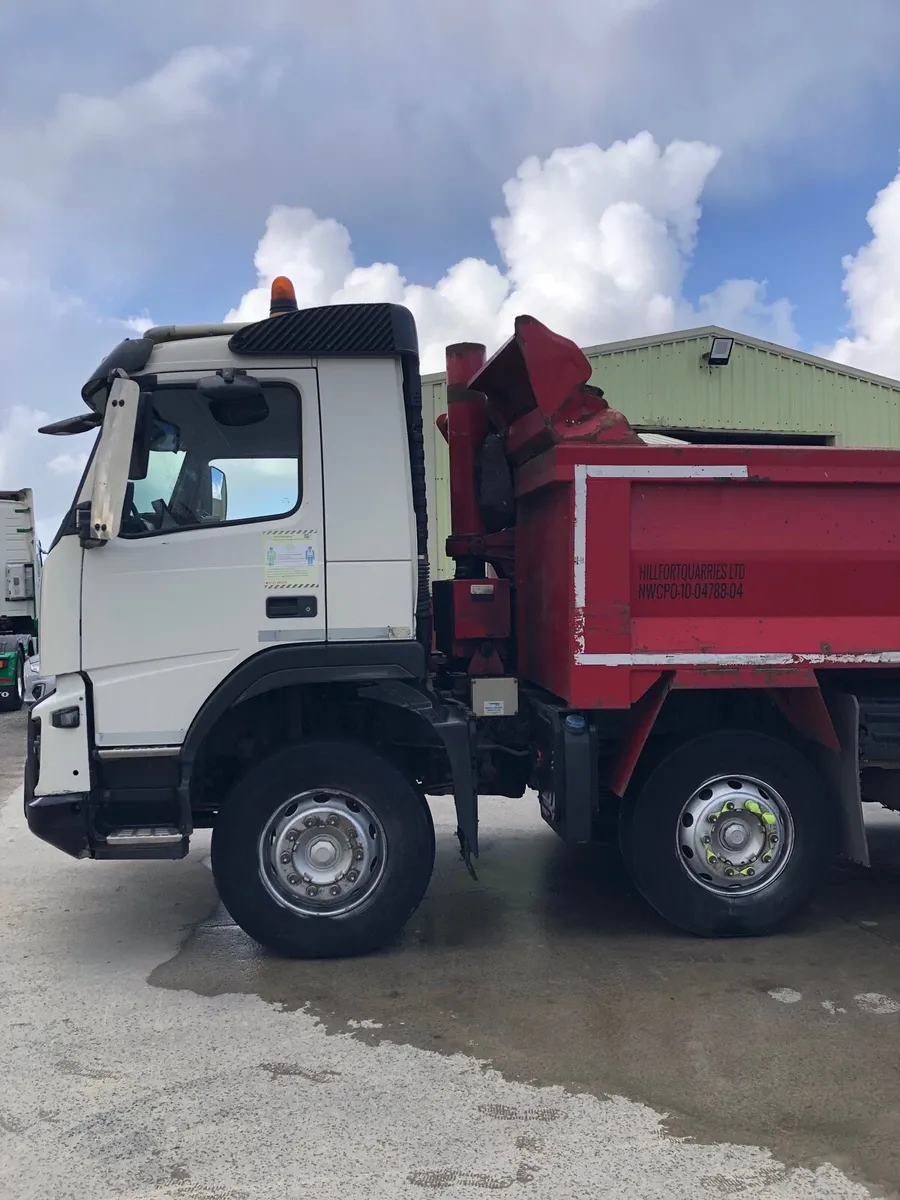 Volvo FMX 10X4 tipper - Image 4