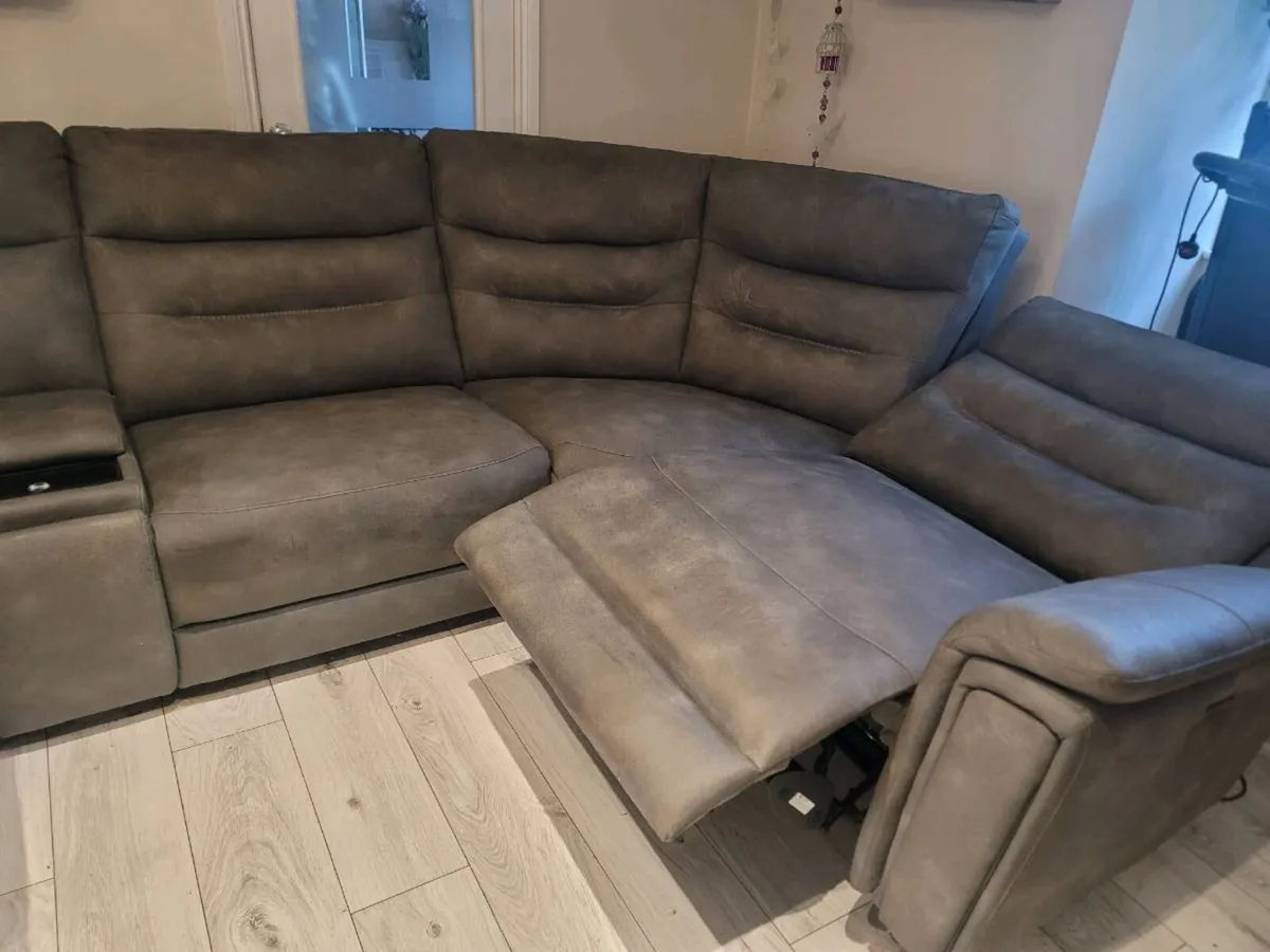 ELECTRIC RECLINER COUCH - Image 1