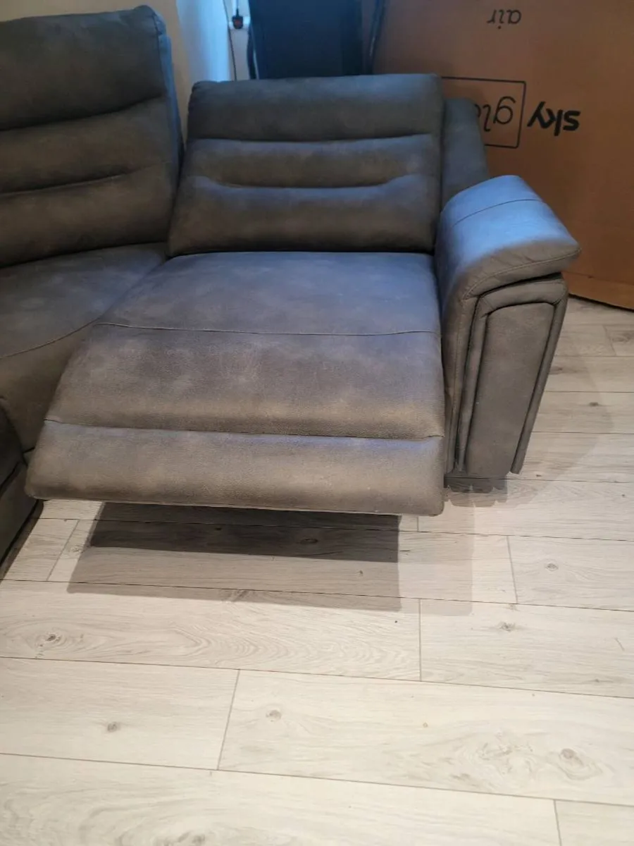 ELECTRIC RECLINER COUCH - Image 3
