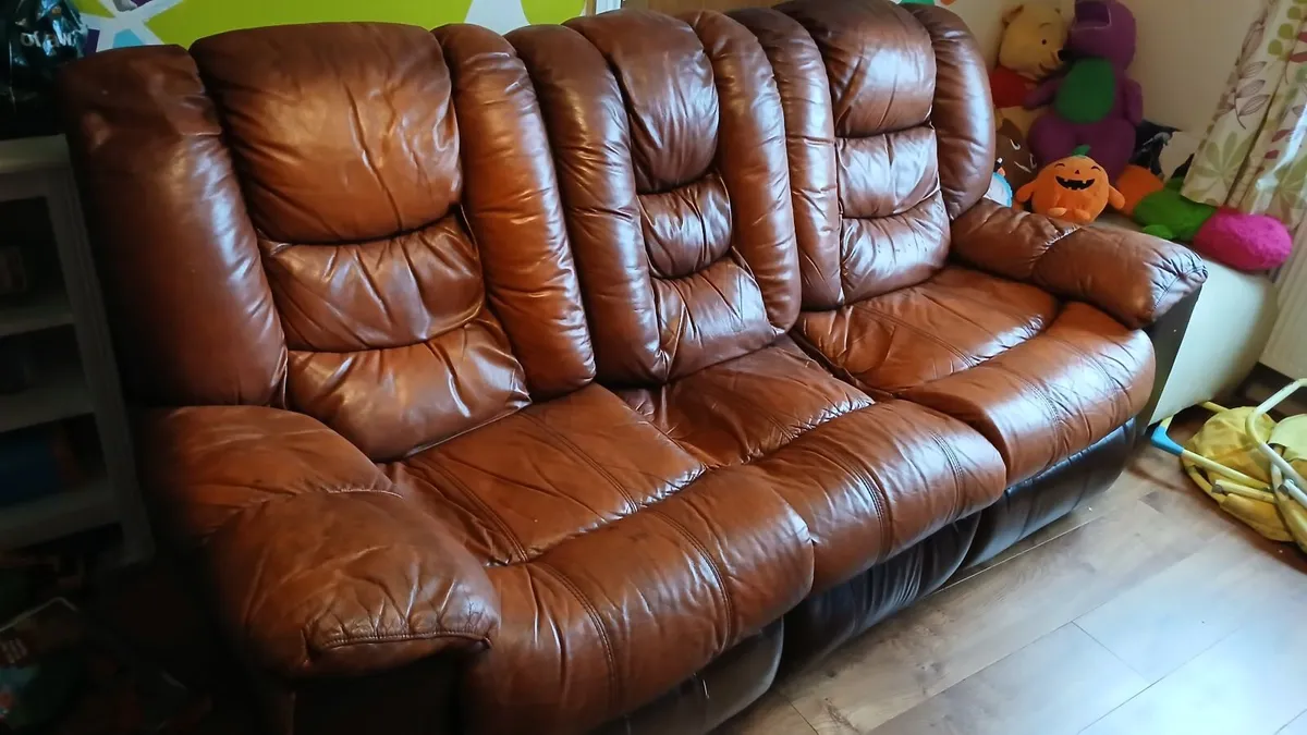 FREE, 3 seater leather couch - Image 4