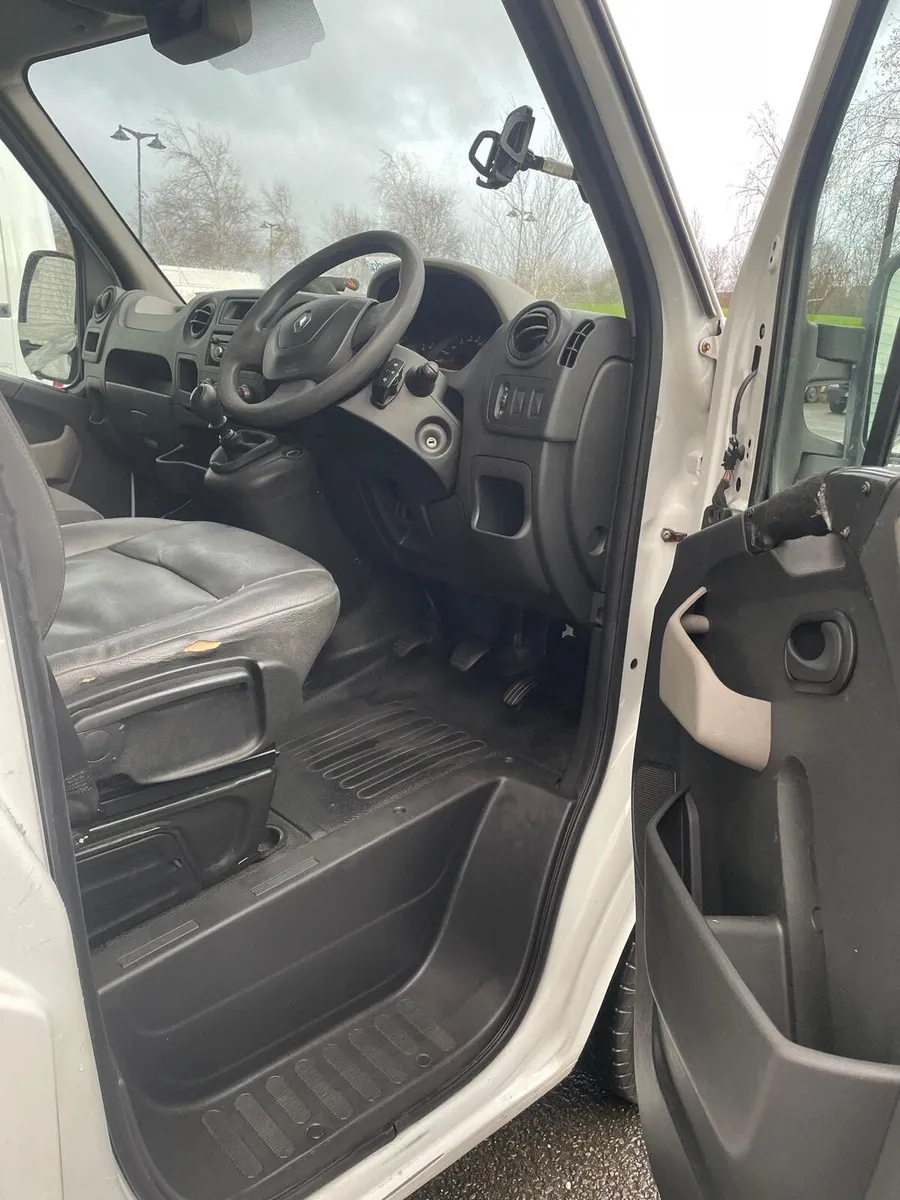 Renault Master - Image 2