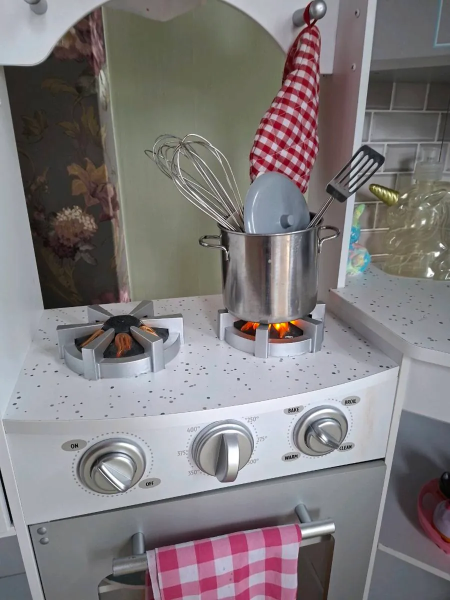 Kids play kitchen - Image 2