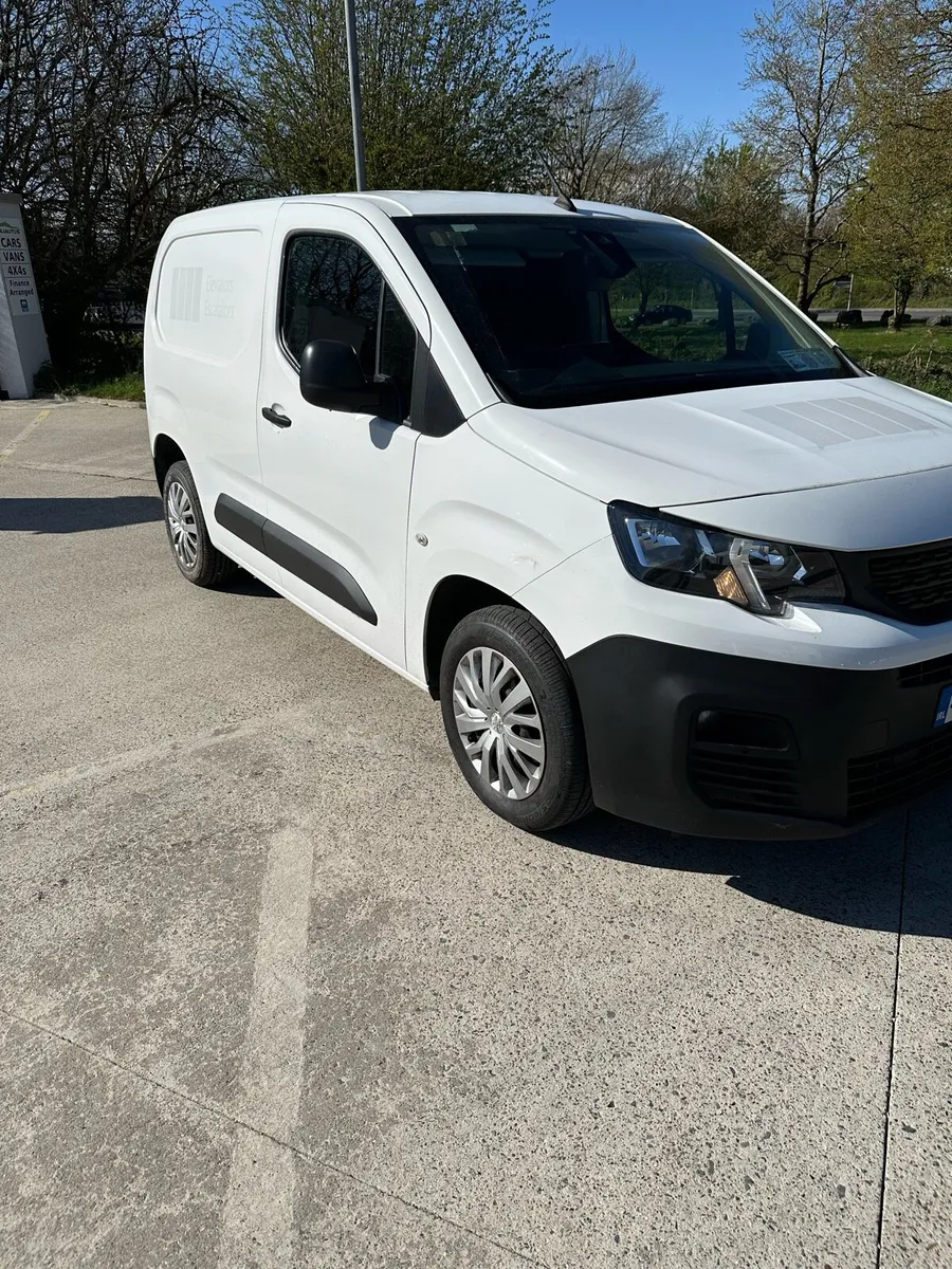 2021 Peugeot Partner - Image 2