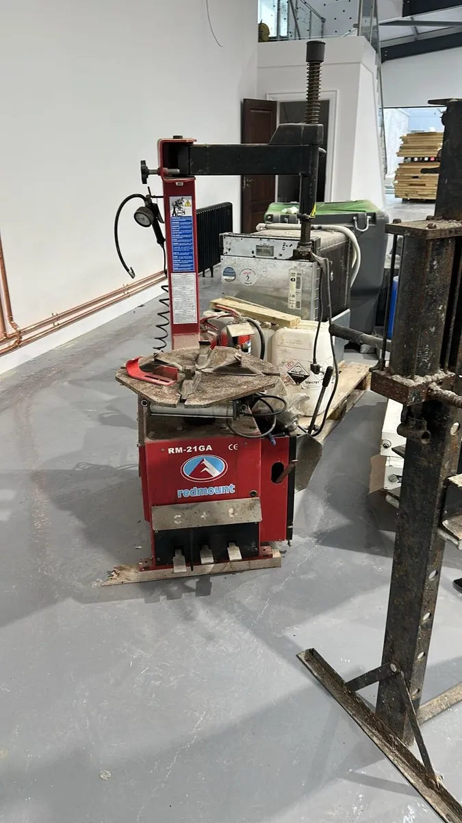 Tyre machine - Image 1