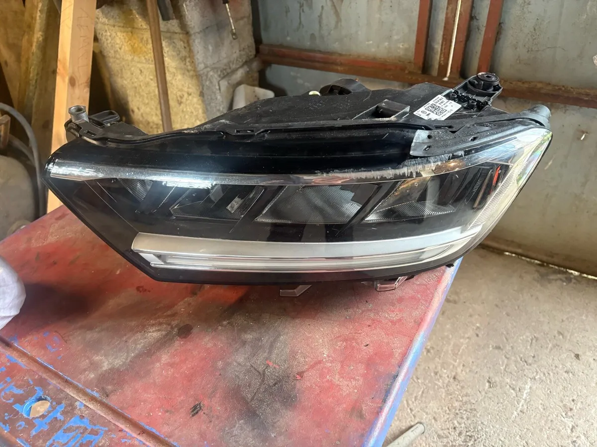 VW T-Roc headlight - Image 1