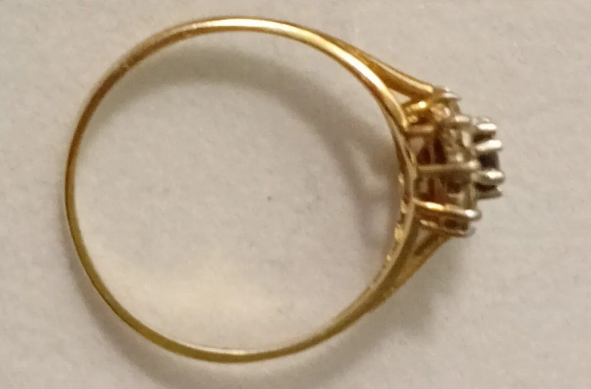 9 ct gold sapphire and cubic zirconia ring - Image 3