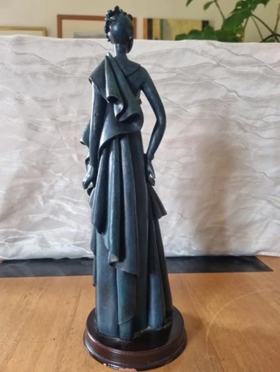 Art deco style large statue of a woman - Image 3