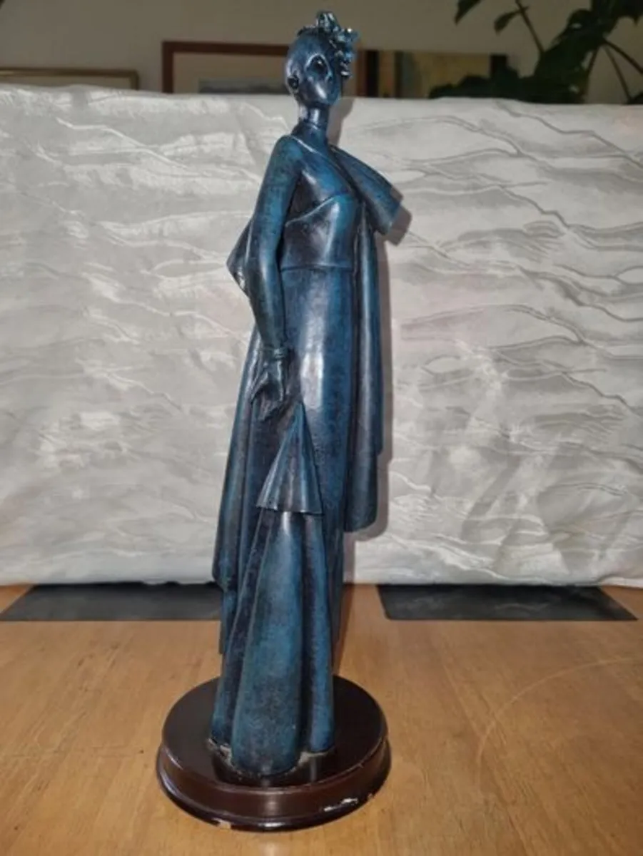 Art deco style large statue of a woman - Image 4