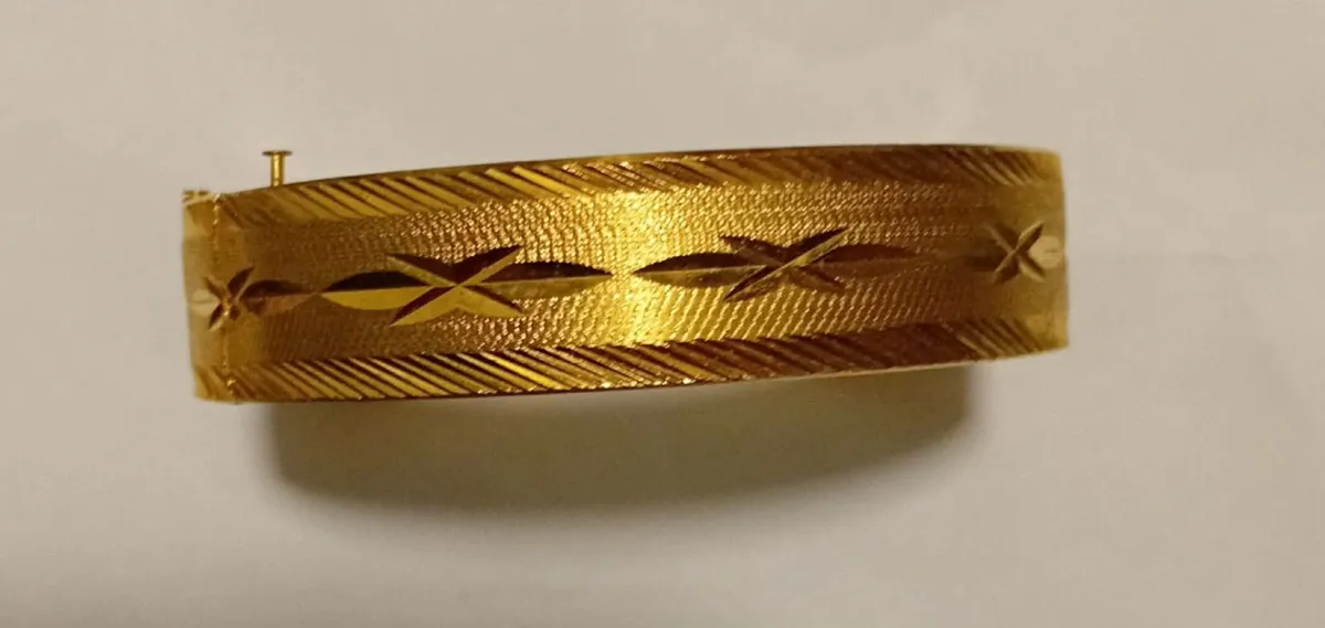 Vintage 1970's rolled gold bangle - Image 1