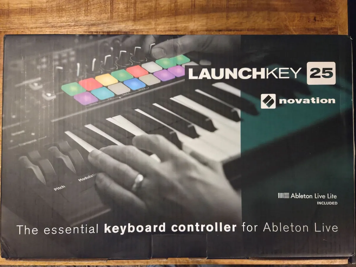 Novation Launchkey 25 (Model 2020) - Image 1