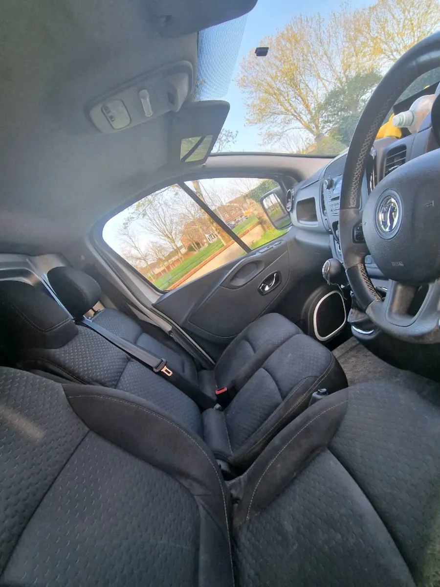 2015 VIVARO SPORT BI-TURBO – DRIVES PERFECT – - Image 2