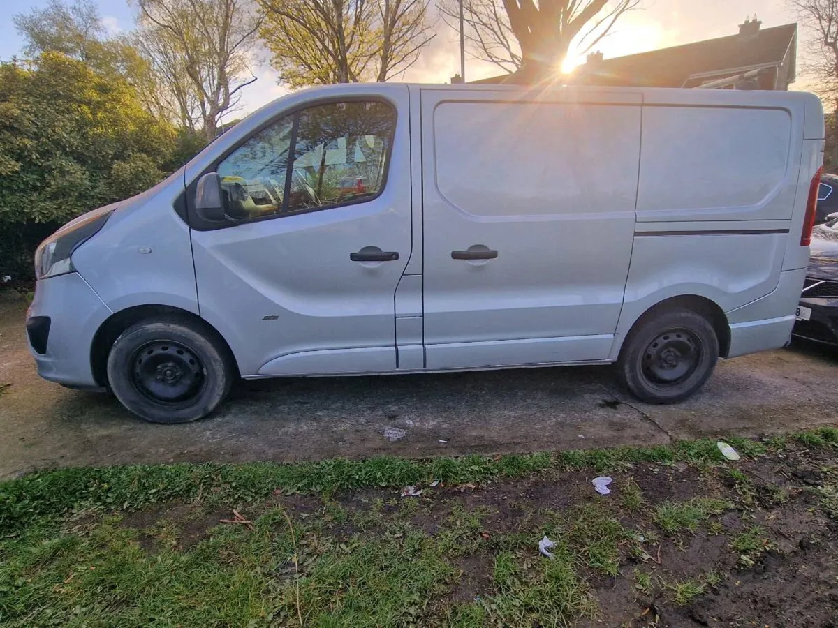 2015 VIVARO SPORT BI-TURBO – DRIVES PERFECT – - Image 4