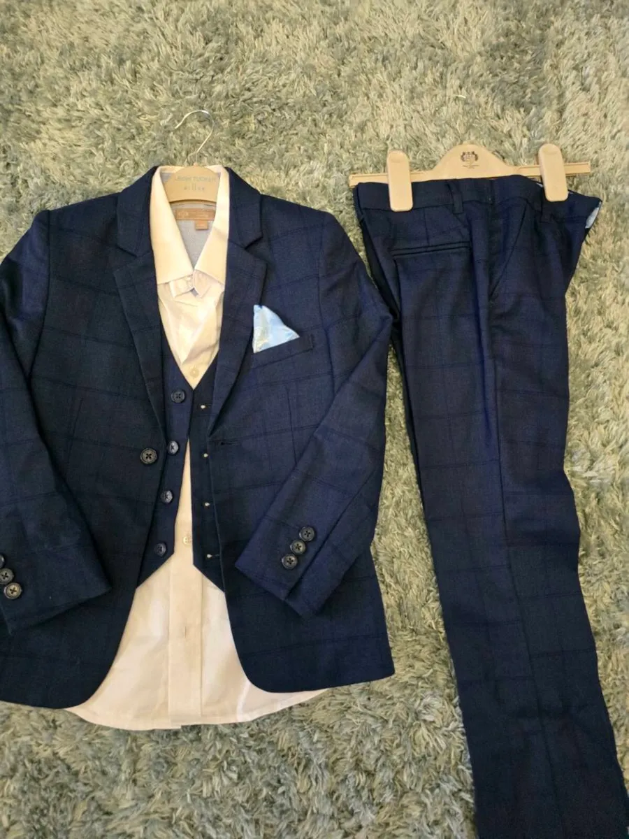 Boys paul costello 4 piece suit age 7 - Image 1