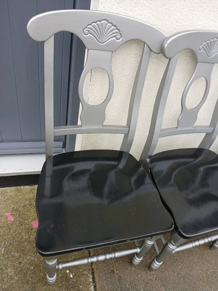 3 wooden chairs - Image 2