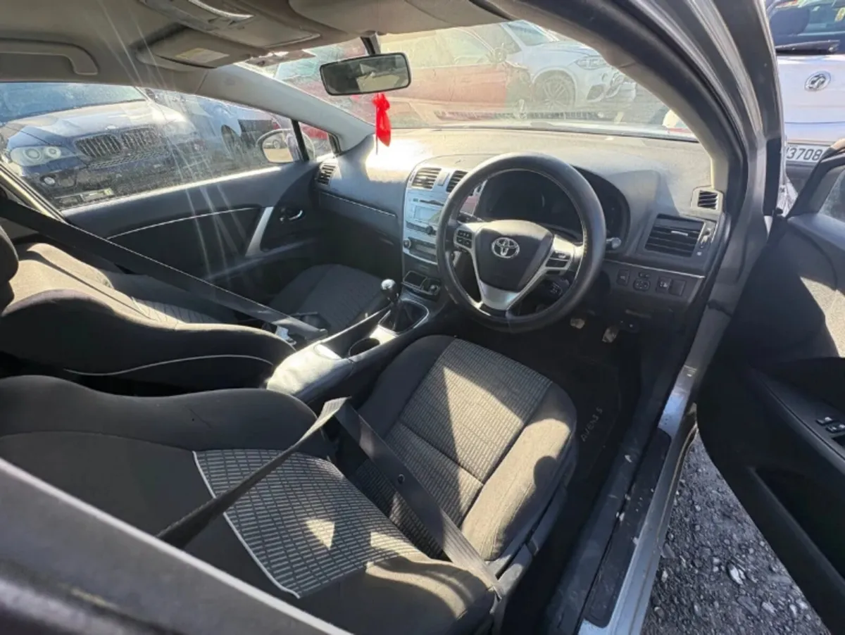 2015 Toyota Avensis 2.0 D4D - Image 4