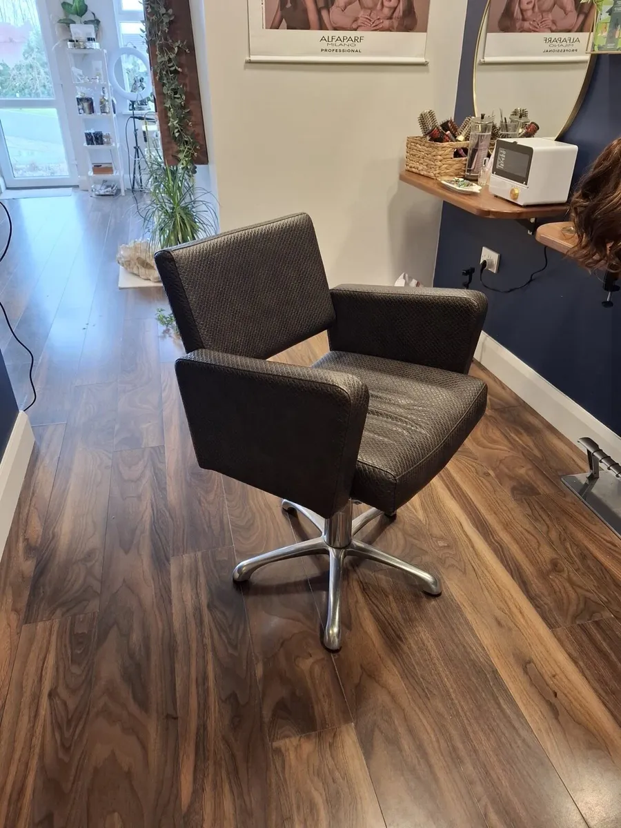 Hair salon furniture - Image 2