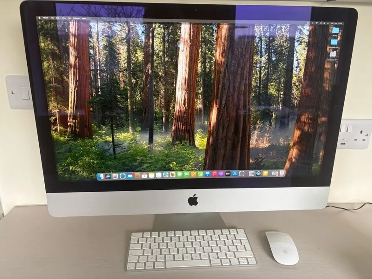 27 inch Apple iMac Excellent Condition Fast and Reliable - Image 1
