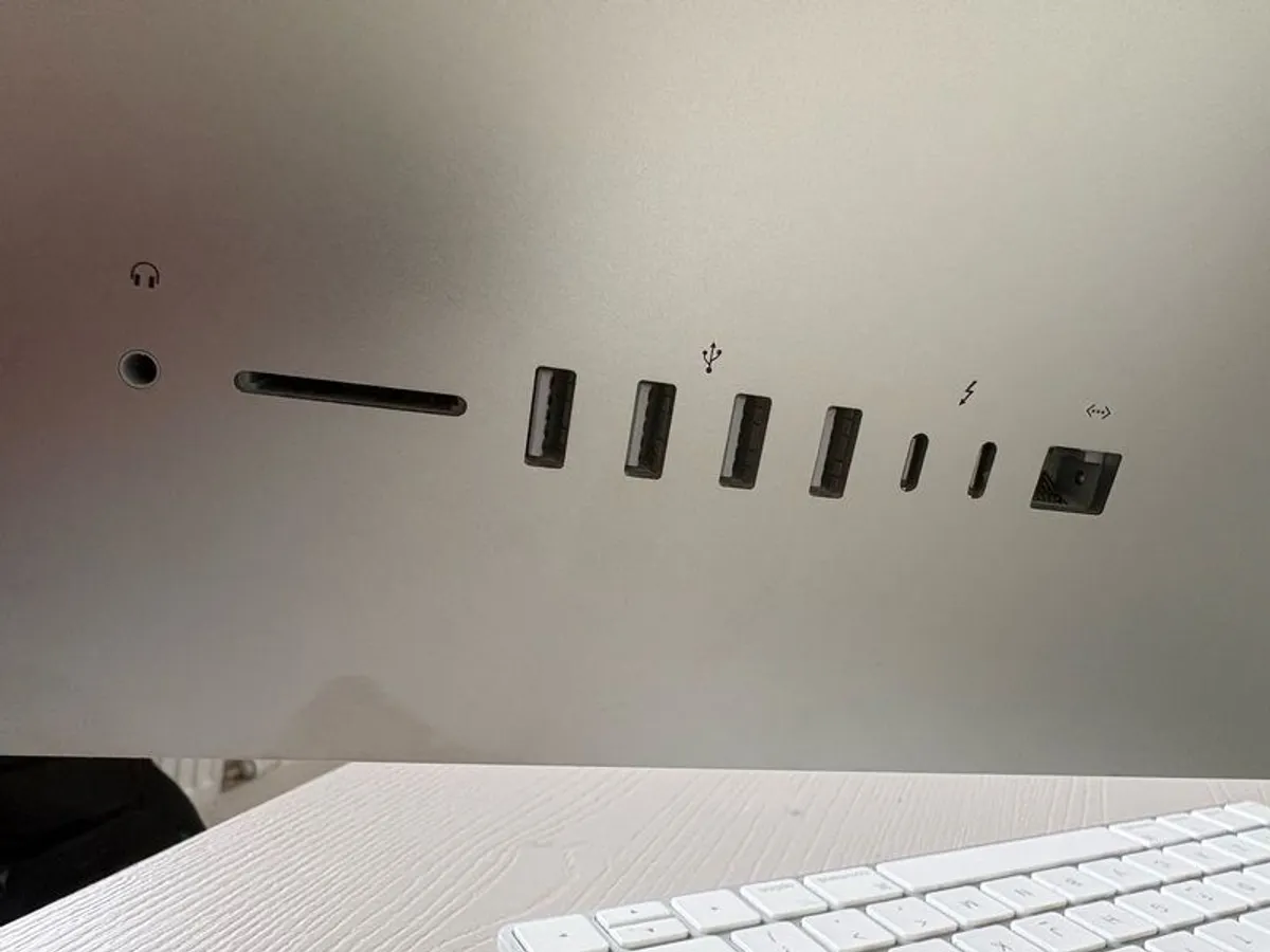 27 inch Apple iMac Excellent Condition Fast and Reliable - Image 2