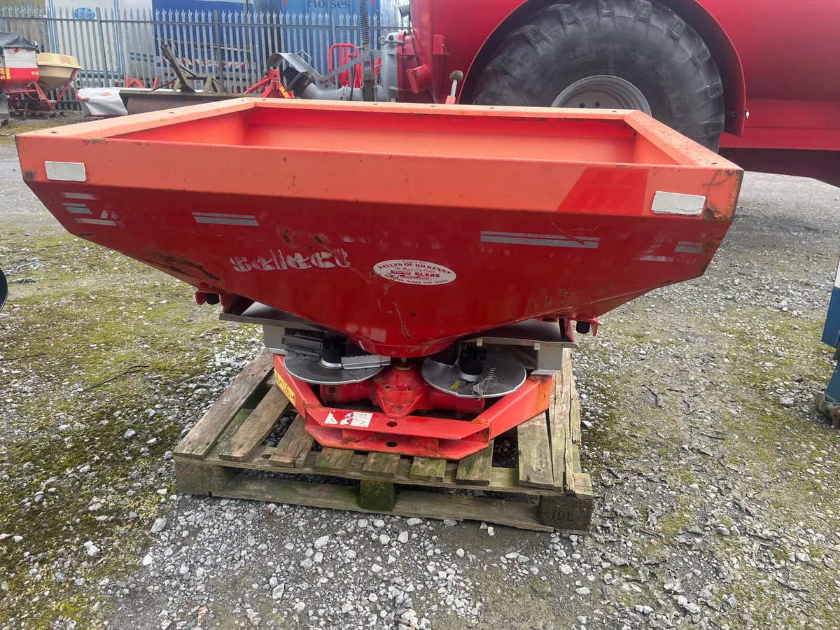 Fertiliser spreader - Image 2