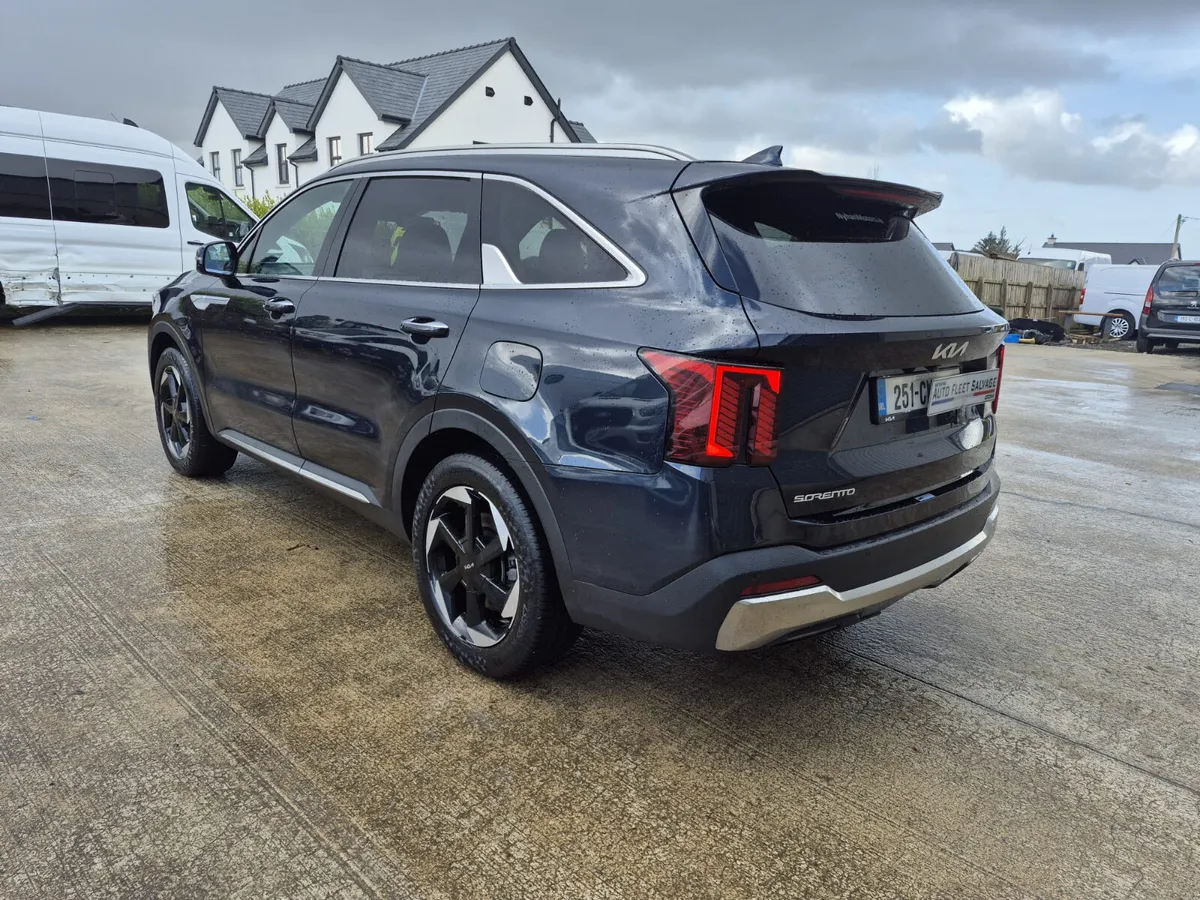 251 KIA SORENTO K4 2.2 CRDI AUTO 7 SEATER - Image 4