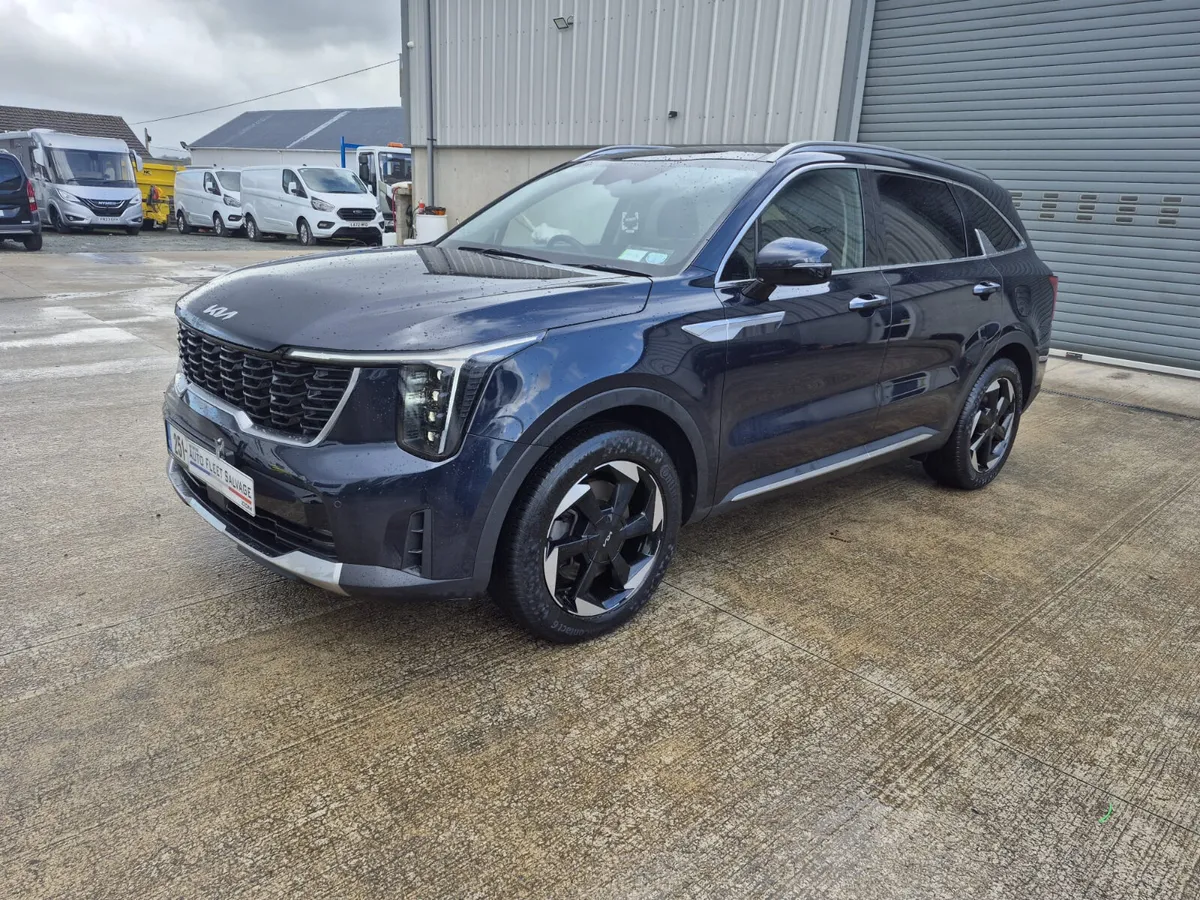 251 KIA SORENTO K4 2.2 CRDI AUTO 7 SEATER - Image 3