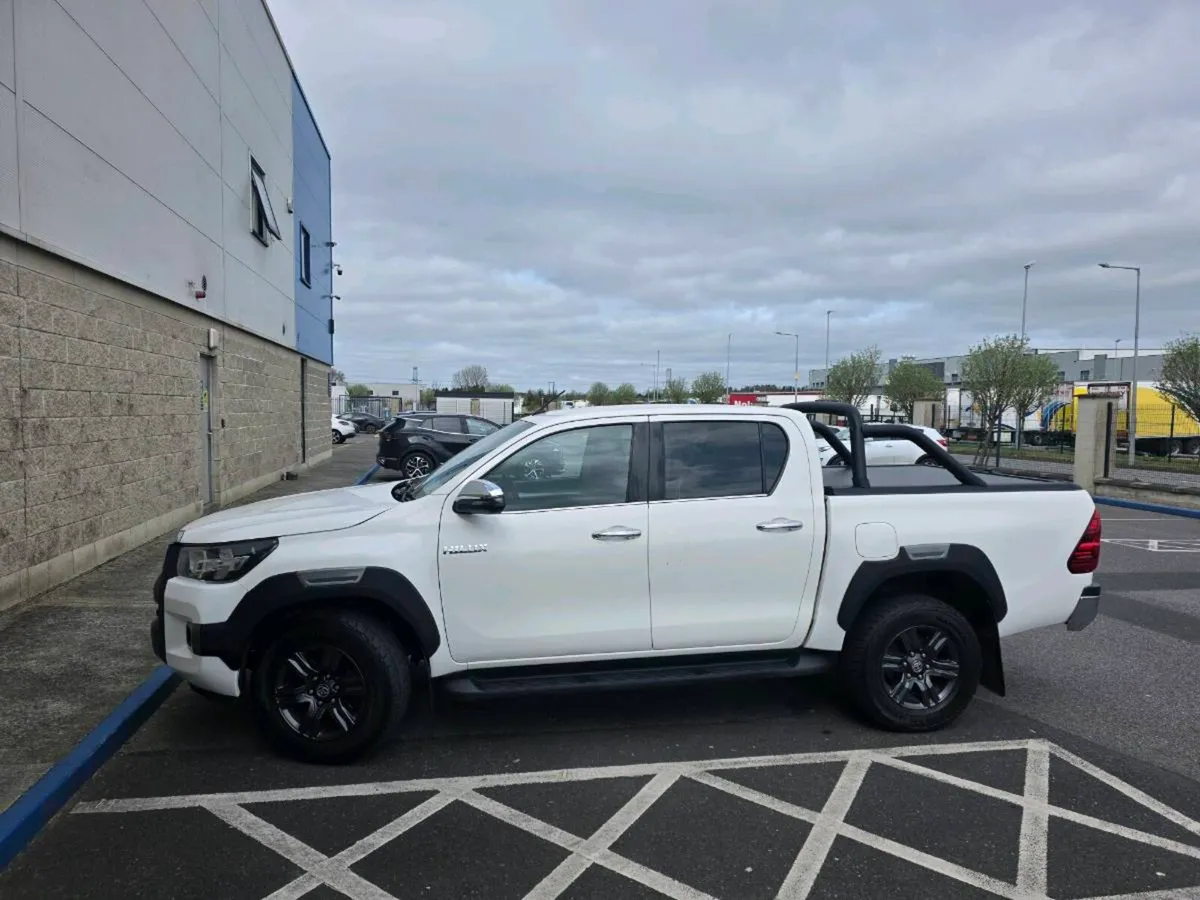 Toyota Hilux - Image 2