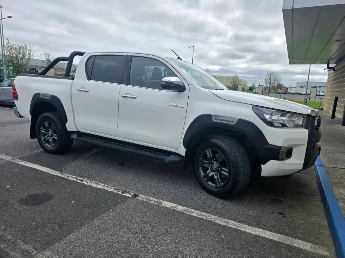 Toyota Hilux - Image 4