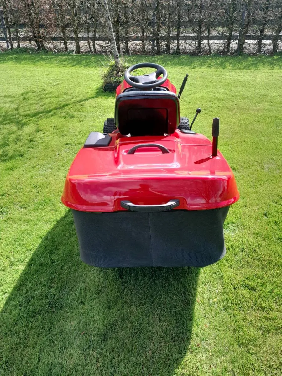 Jonsered ride on lawnmower - Image 3