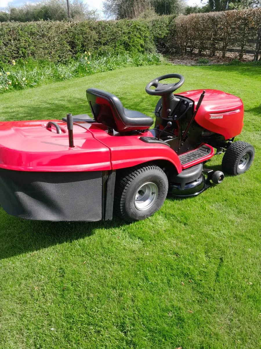 Jonsered ride on lawnmower - Image 2
