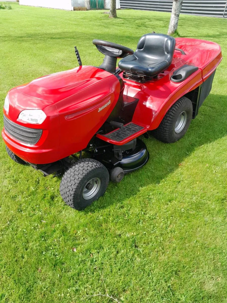 Jonsered ride on lawnmower - Image 4