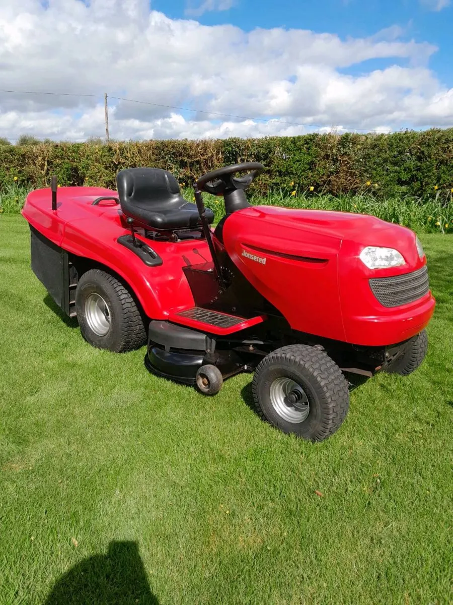 Jonsered ride on lawnmower - Image 1