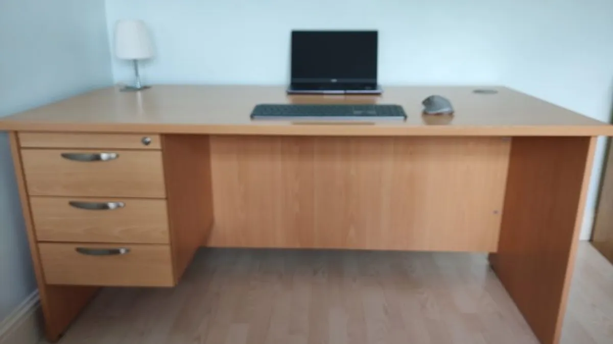 Office/Study Desk. - Image 3