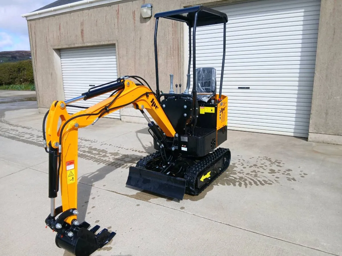 1.2 ton mini digger  NO VAT - Image 2