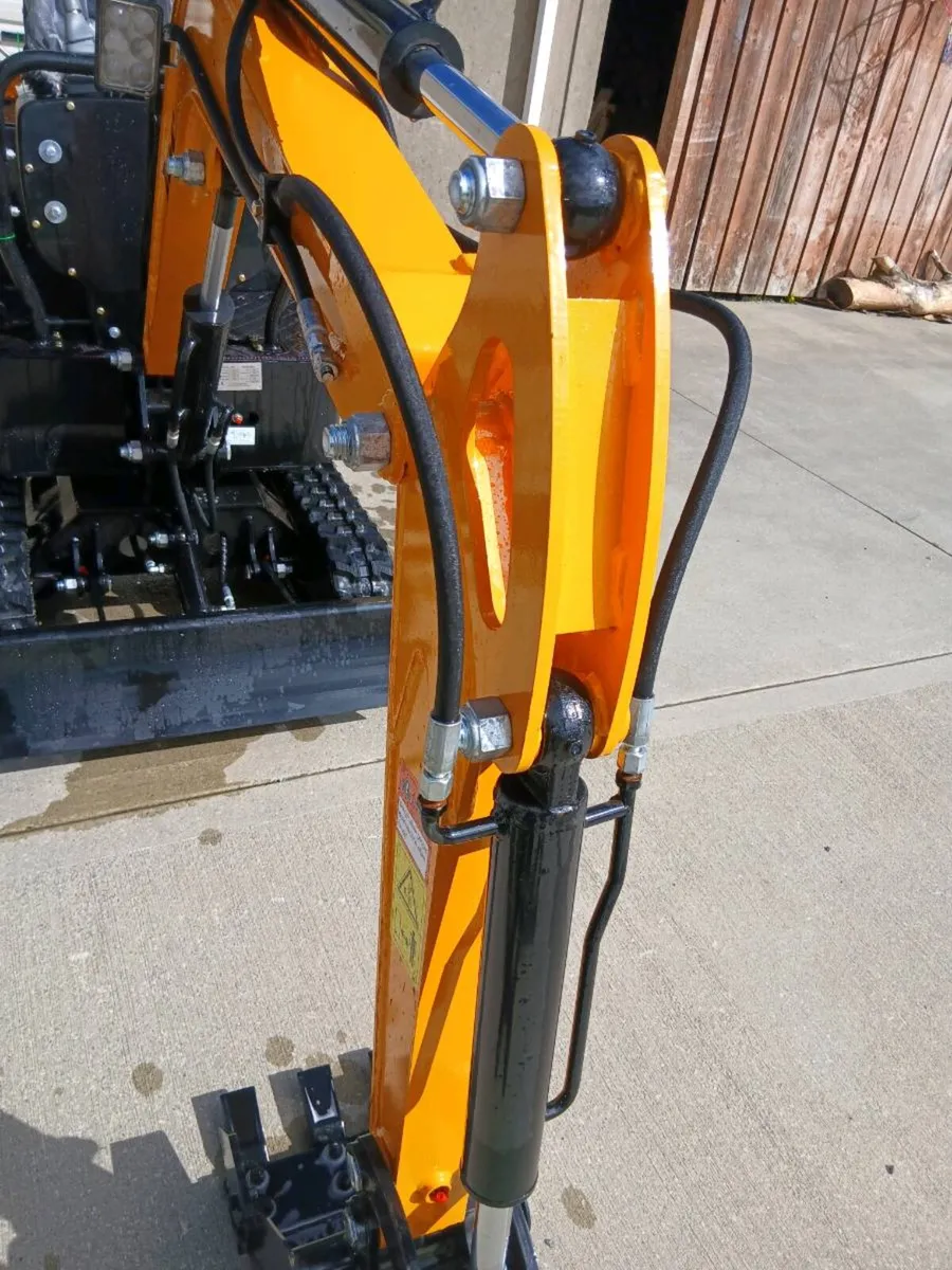 1.2 ton mini digger  NO VAT - Image 4