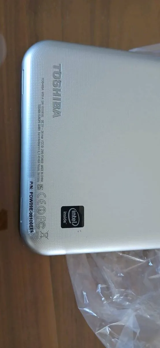 Toshiba laptop and tablet - Image 2