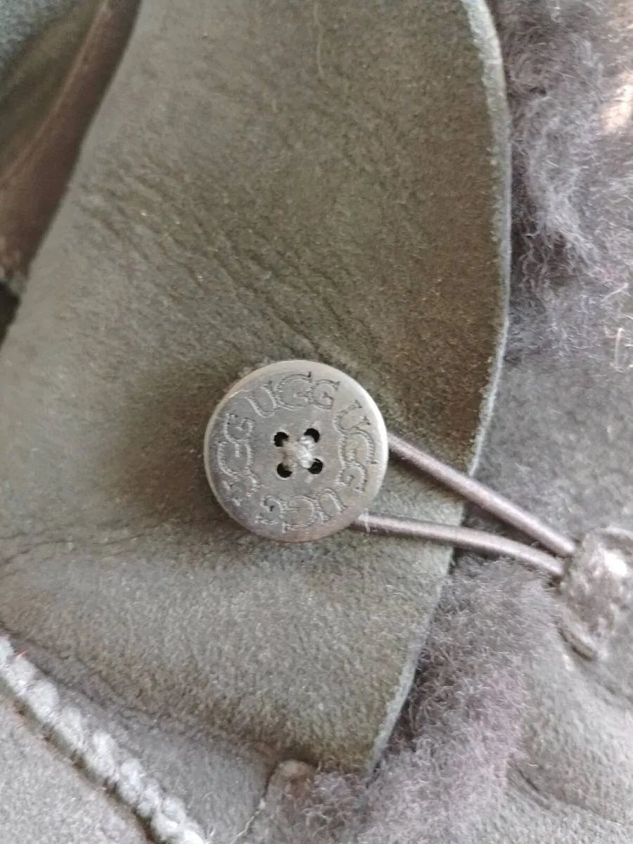 Postage Size 4 worn once black UGG - Image 3