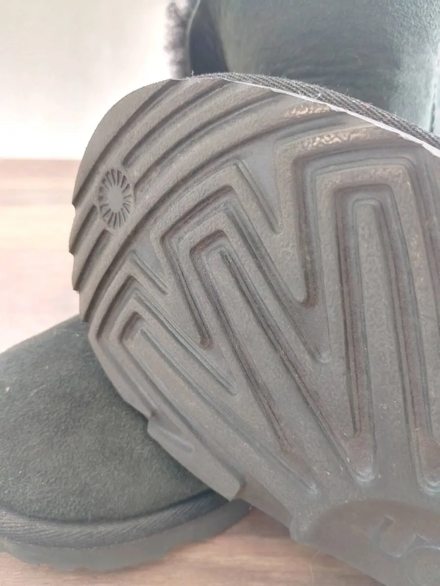 Postage Size 4 worn once black UGG - Image 4