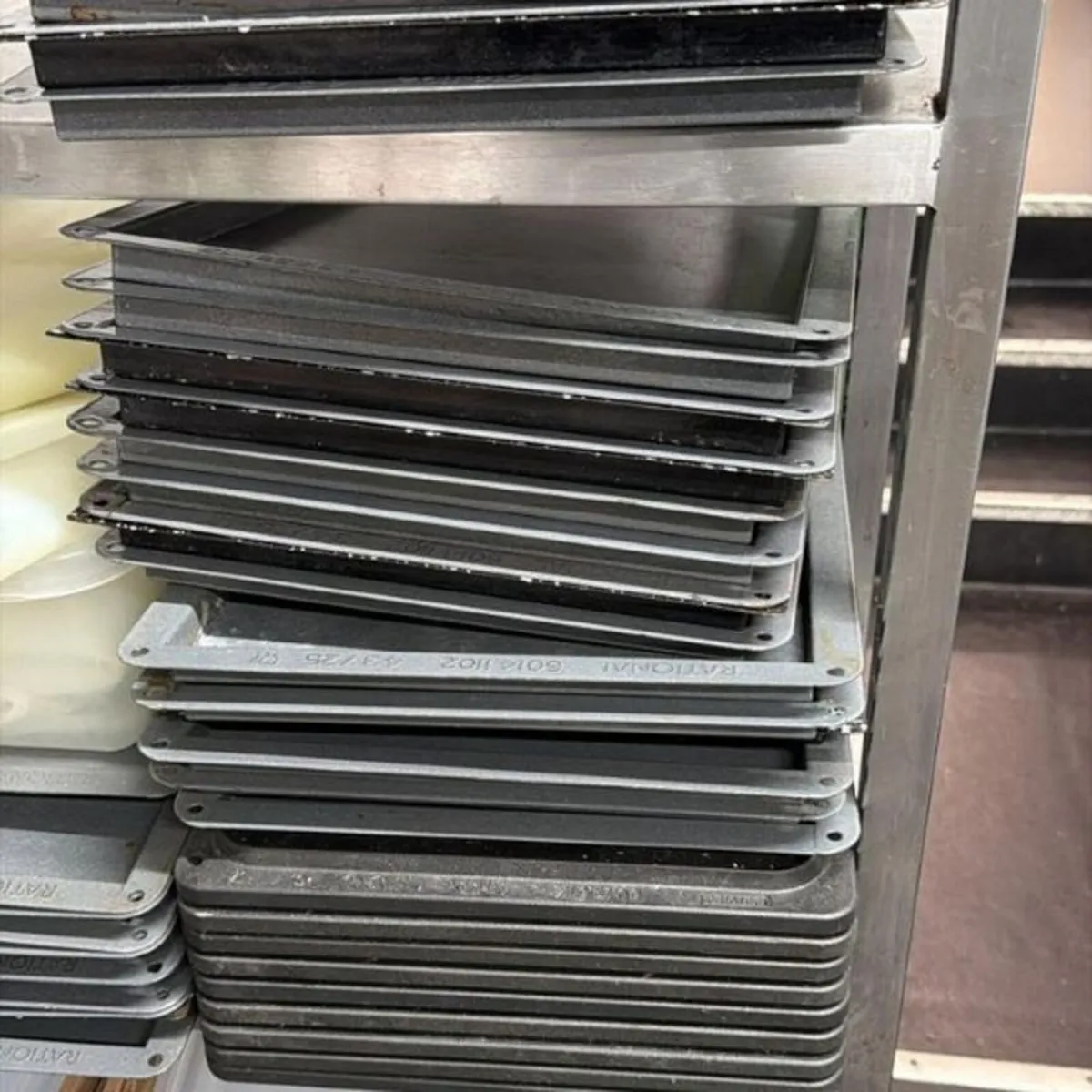 35 Rational Enamel Trays (1/1 GN, 20mm) - Image 2
