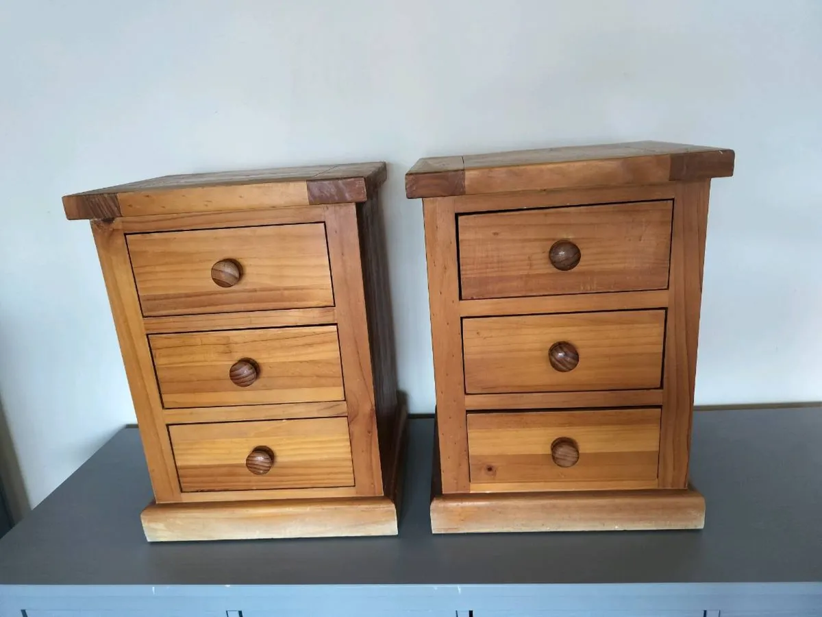 2 bedlockers - Image 1