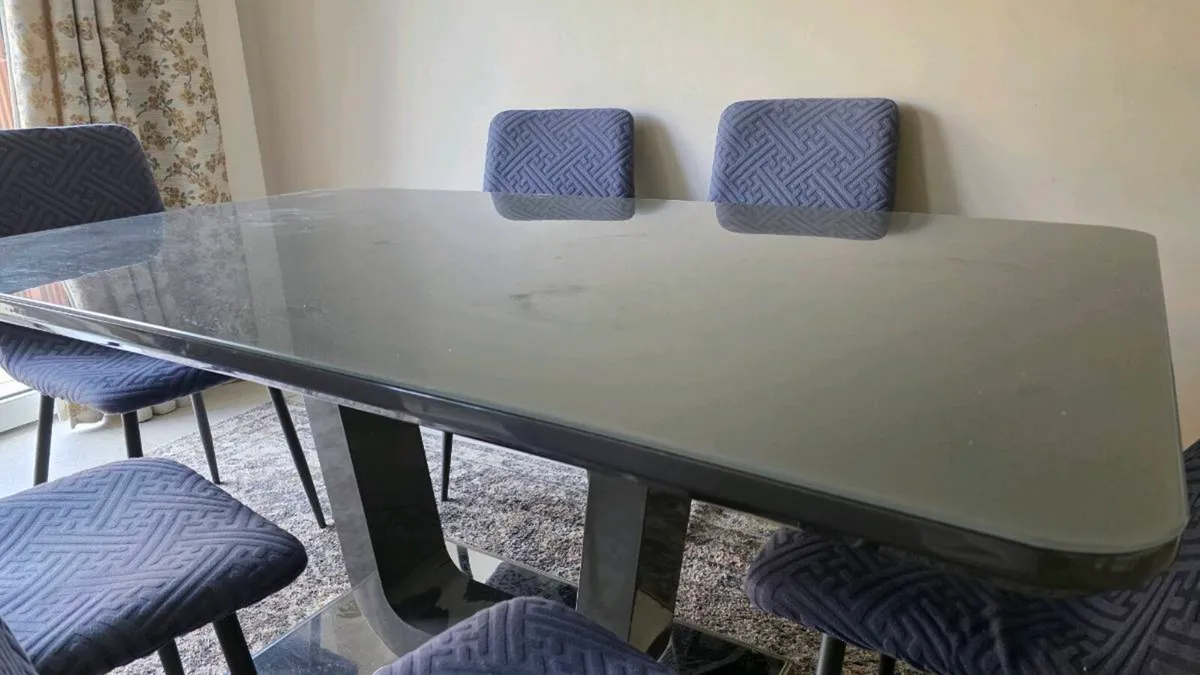 Dining table with 6 chairs - Image 2