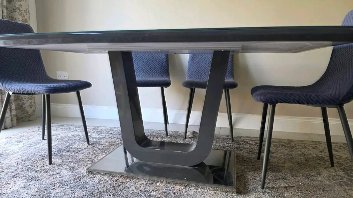 Dining table with 6 chairs - Image 3