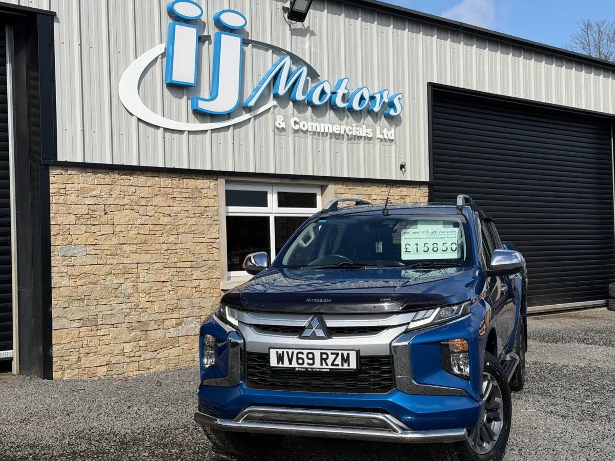 19 MITSUBISHI L200 2.3 DI-D 150 4WD BARBARIAN - Image 3