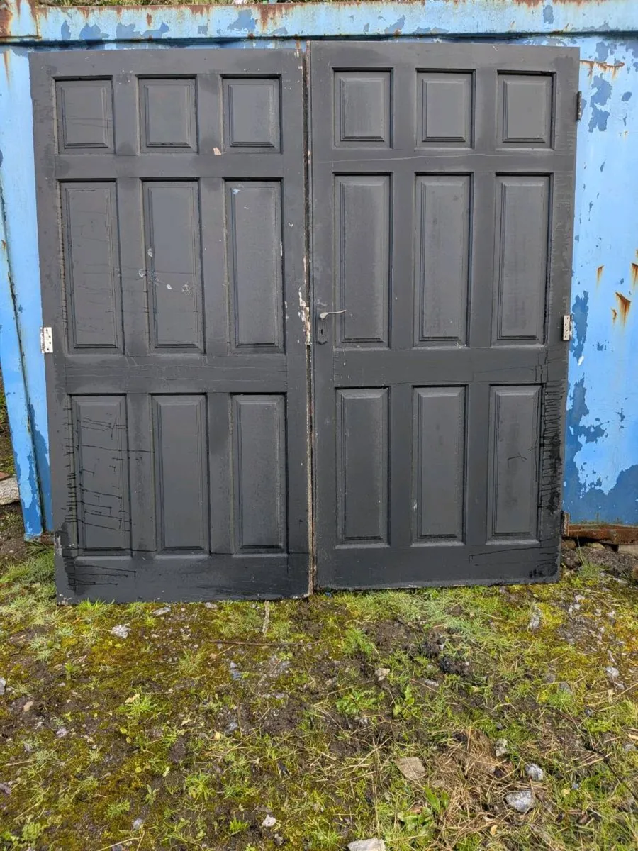 Garage double door - Image 1