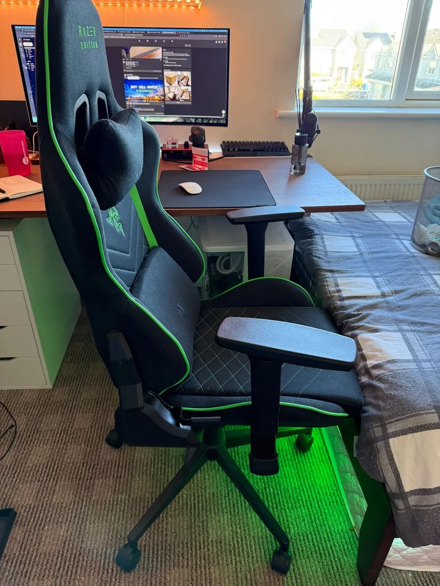 Free Razer Gaming Chair - Image 1