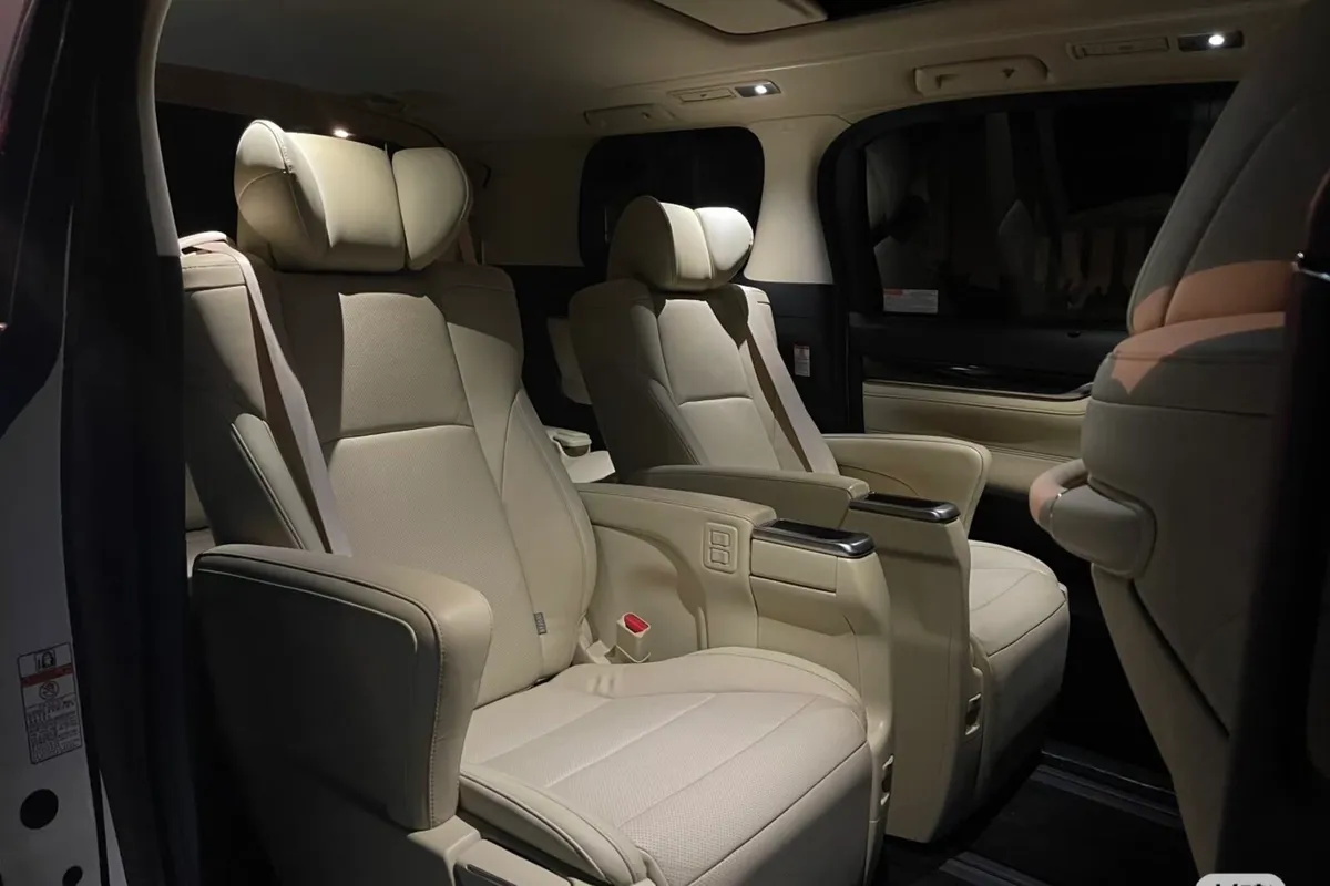 Luxury 7 Seater Airport Transfer – Dublin/Belfast - Image 3