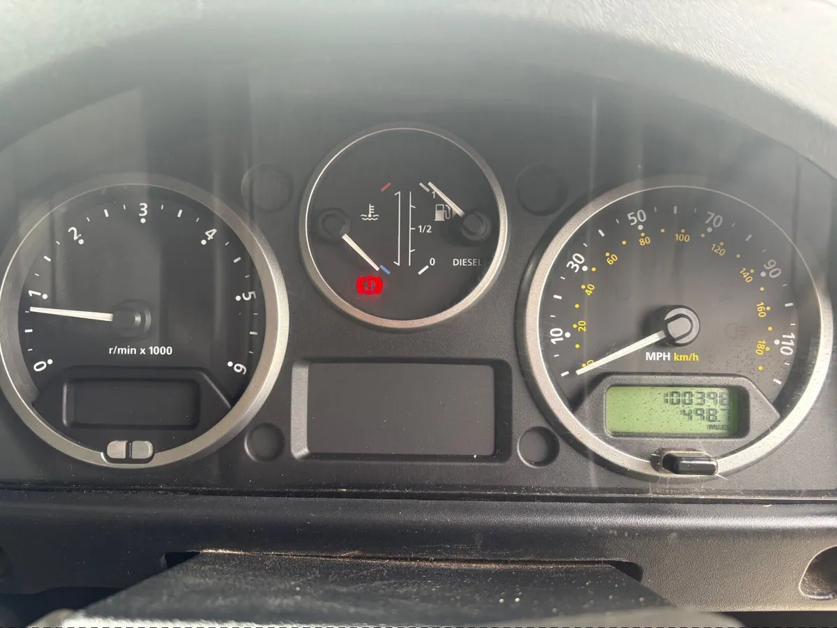 Land Rover Defender 2014 - Image 4