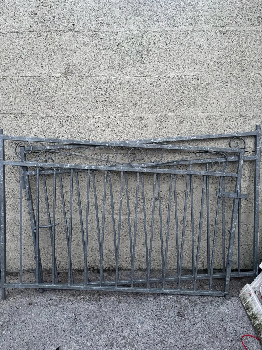 Steel gates - Image 1