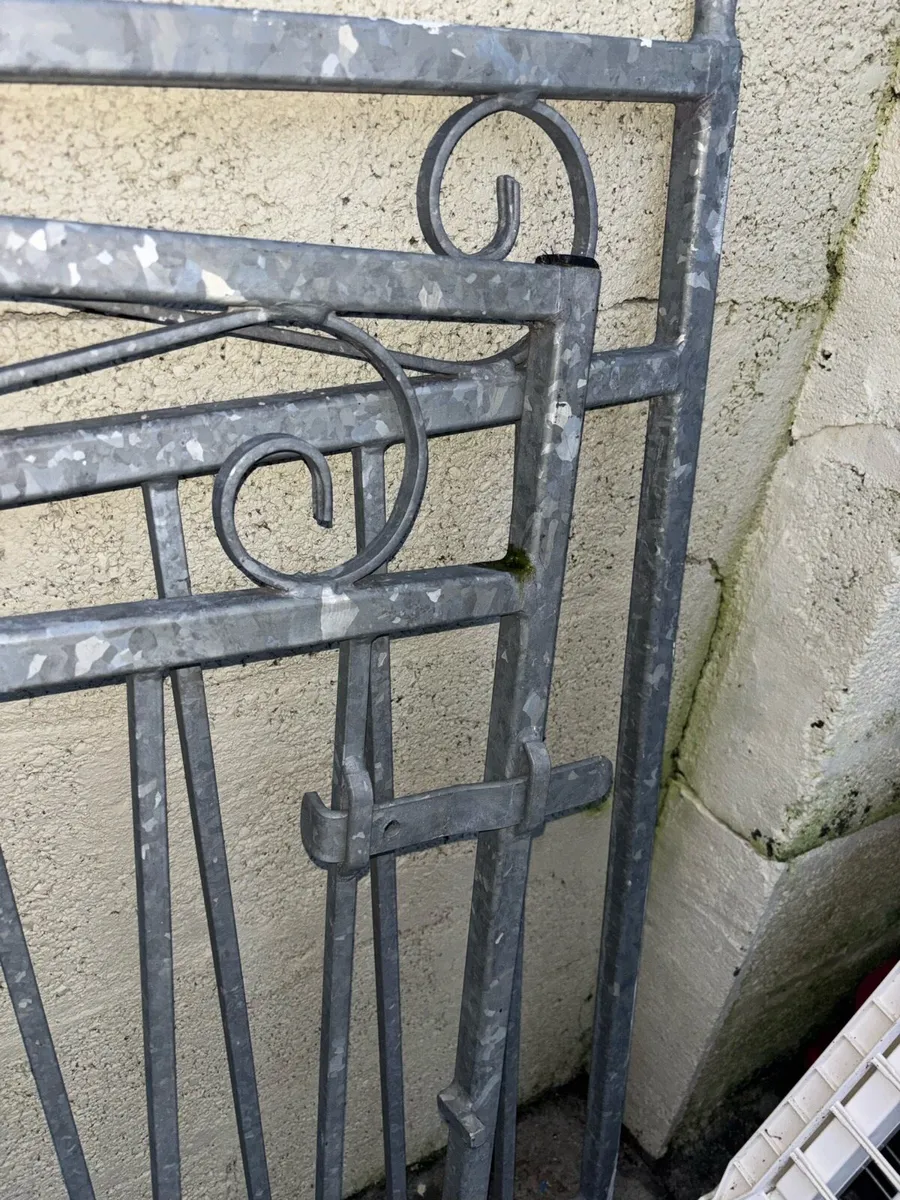 Steel gates - Image 2