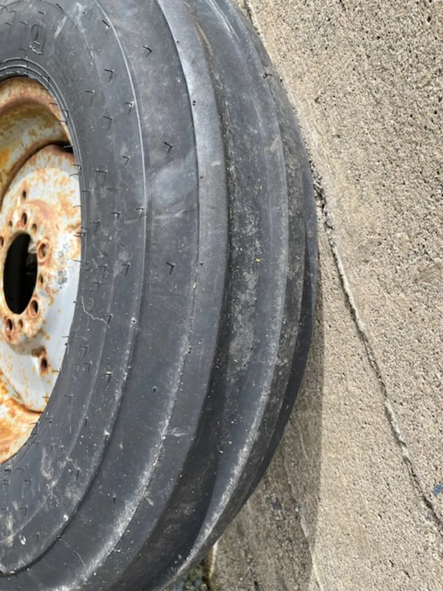 750 x 18 Wheels and Tyres - Image 3