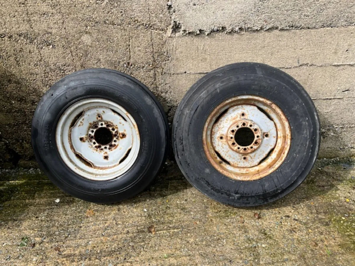 750 x 18 Wheels and Tyres - Image 2